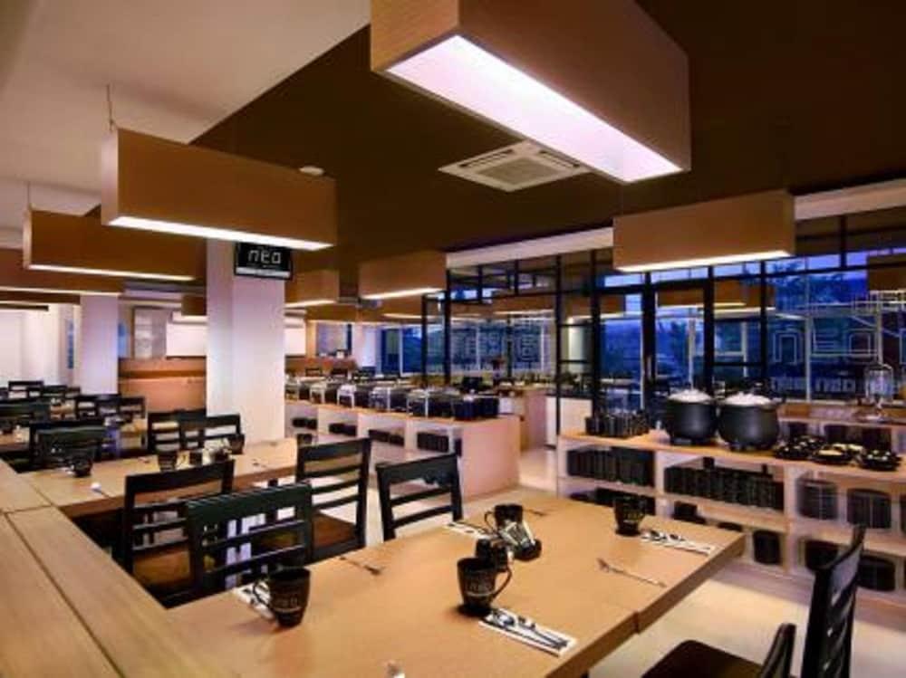 Hotel Neo Candi Simpang Lima - Semarang By Aston Ngoại thất bức ảnh