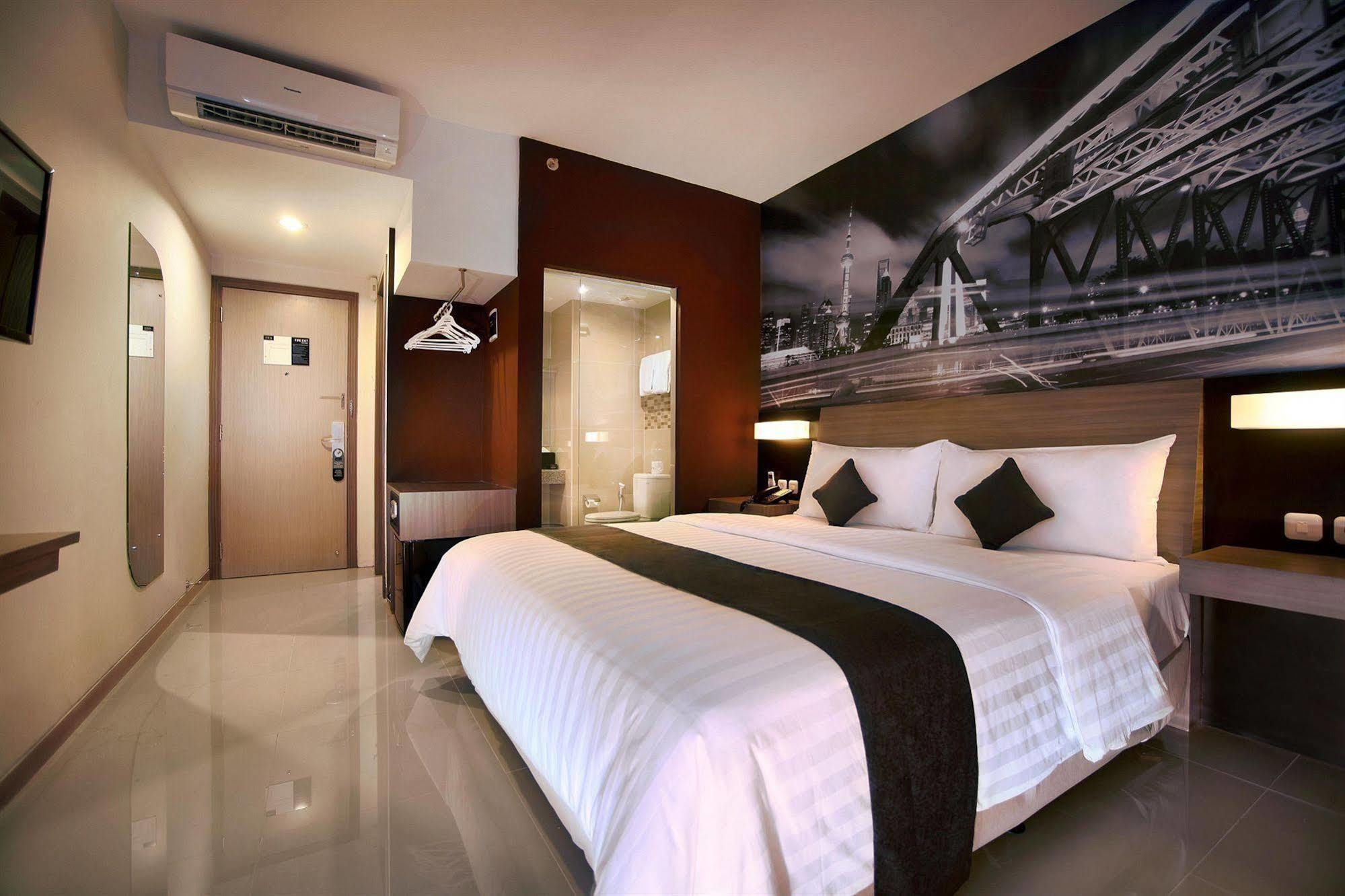 Hotel Neo Candi Simpang Lima - Semarang By Aston Ngoại thất bức ảnh