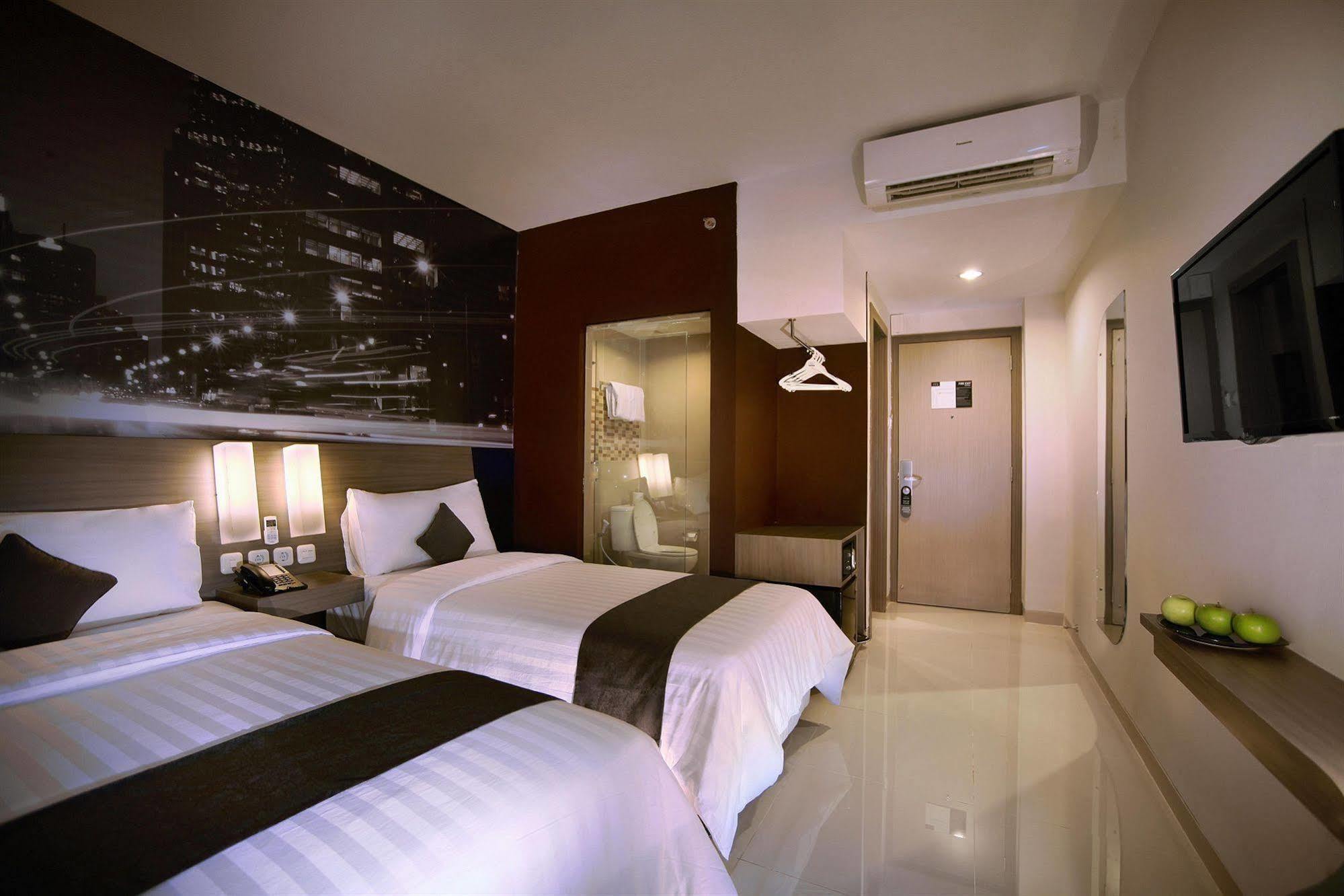 Hotel Neo Candi Simpang Lima - Semarang By Aston Ngoại thất bức ảnh