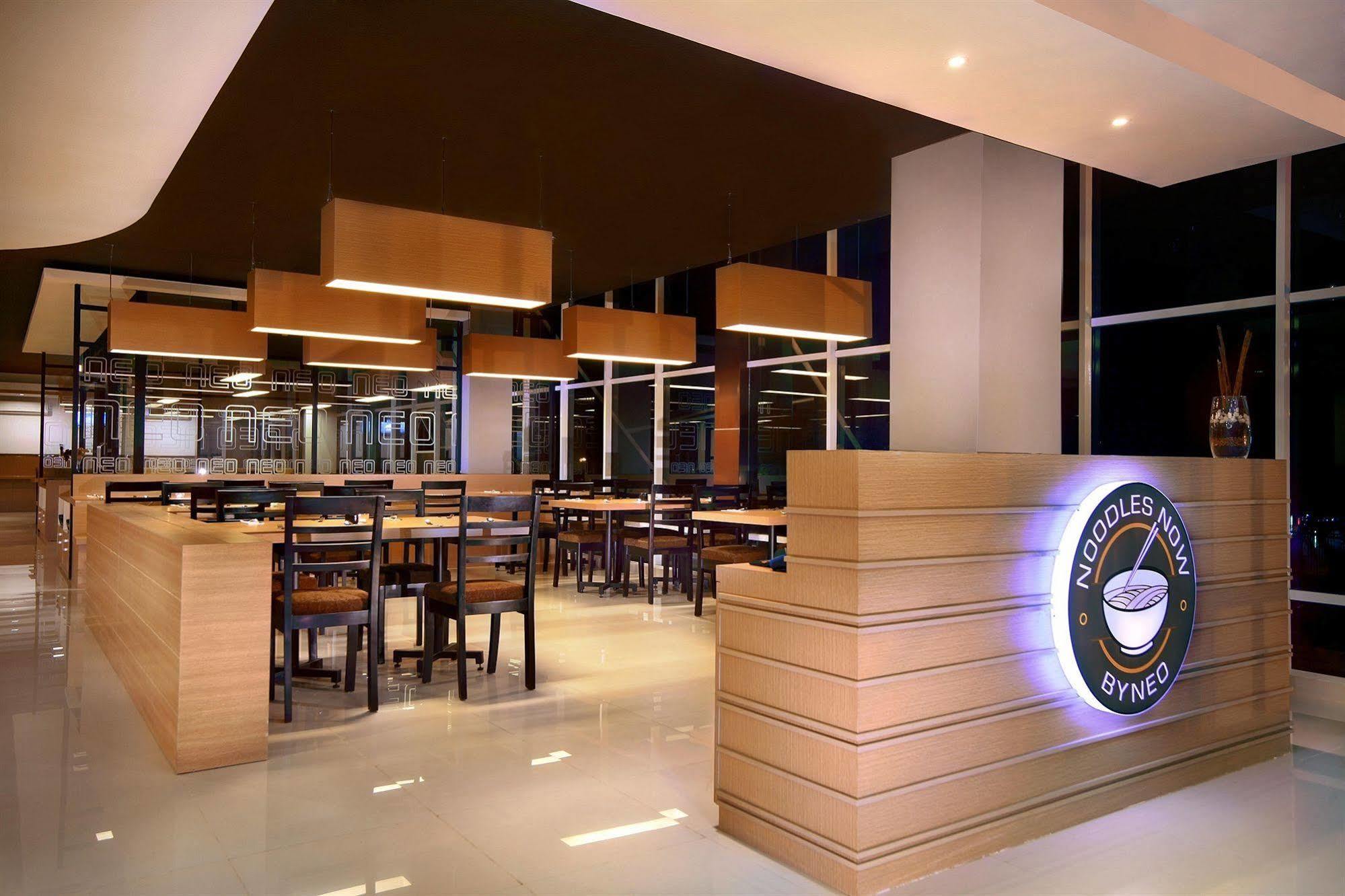 Hotel Neo Candi Simpang Lima - Semarang By Aston Ngoại thất bức ảnh