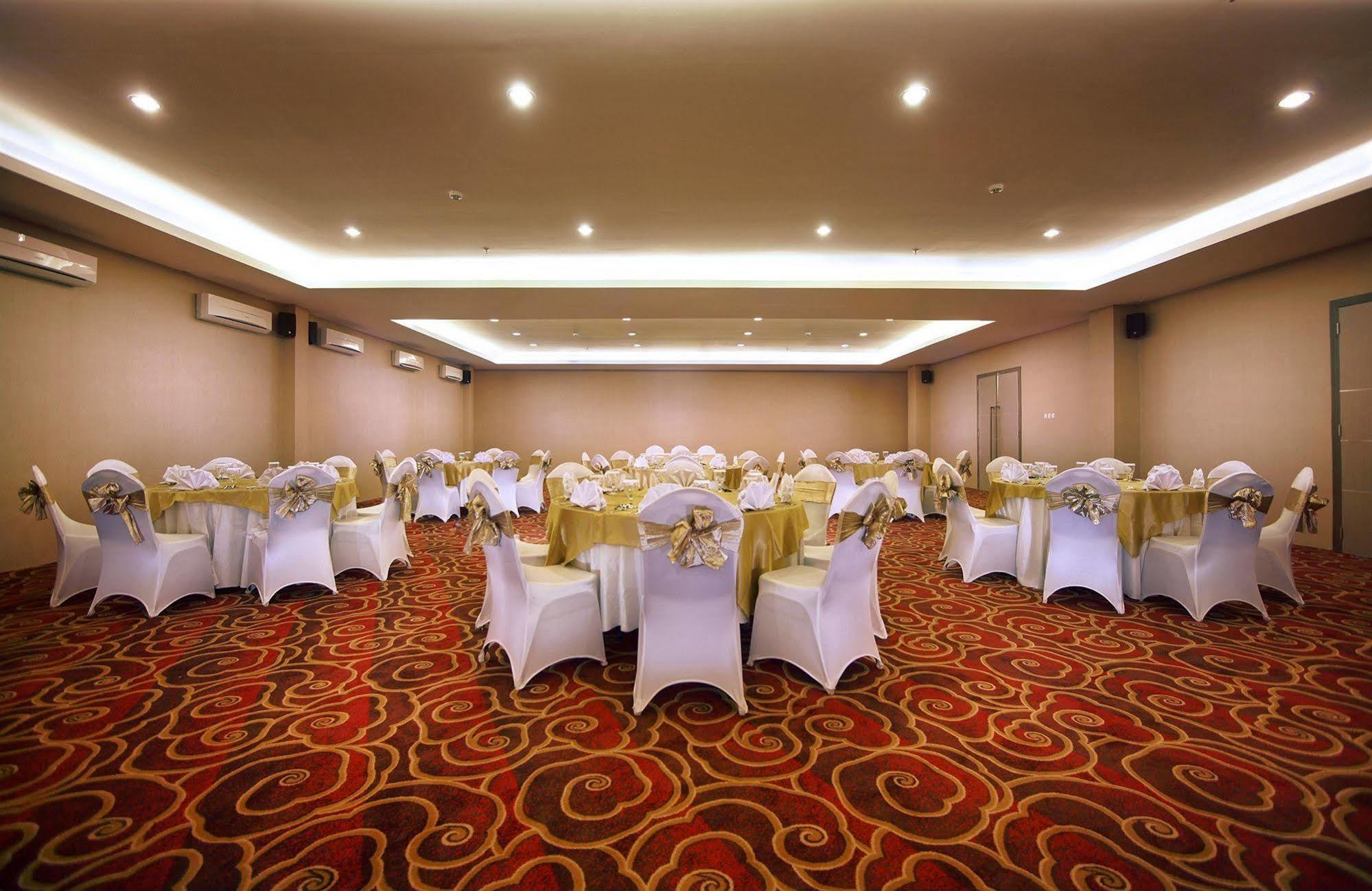 Hotel Neo Candi Simpang Lima - Semarang By Aston Ngoại thất bức ảnh